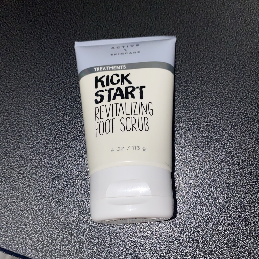 Bath and Body Works KICK START Revitalizing Foot Scrub Active Skincare Feet